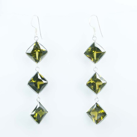Ea c.z. 3 st. sq 10x10mm. Peridote color
