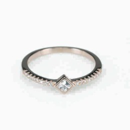 Ring   square  5mm.  rose  Circonia
