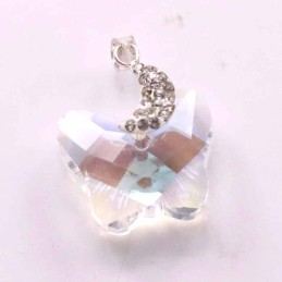 Pendant suaros.A small batterfly with moon crystal