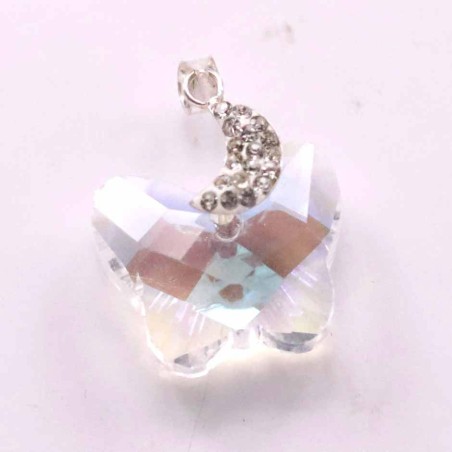 Pendant suaros.A small batterfly with moon crystal