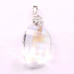 Pendant suaros.A small oval with round crystal