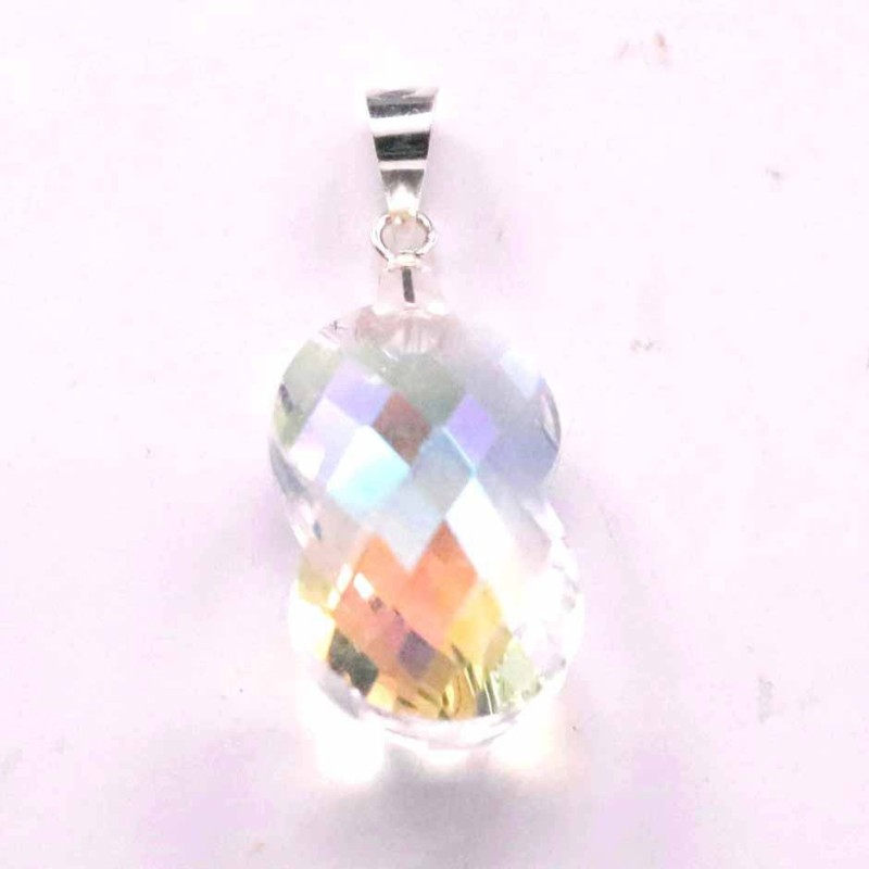 Pendant suaros.A small 8 with plain