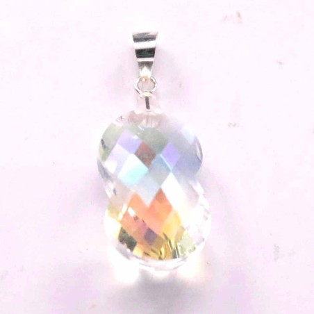 Pendant suaros.A small 8 with plain
