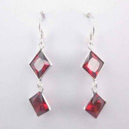 Ea c.z. 2 st. sq 7mm. Garnet Color