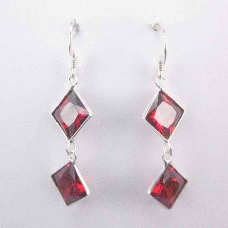 Ea c.z. 2 st. sq 7mm. Garnet Color