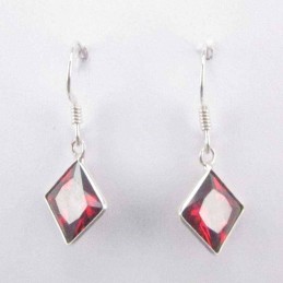 Ea c.z. sq 7mm. Hook Garnet Color