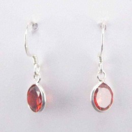 Ea c.z. Rd 8mm. Hook Garnet Color