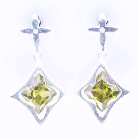Ea Rhombos cross C.Z. Flower Peridote Color