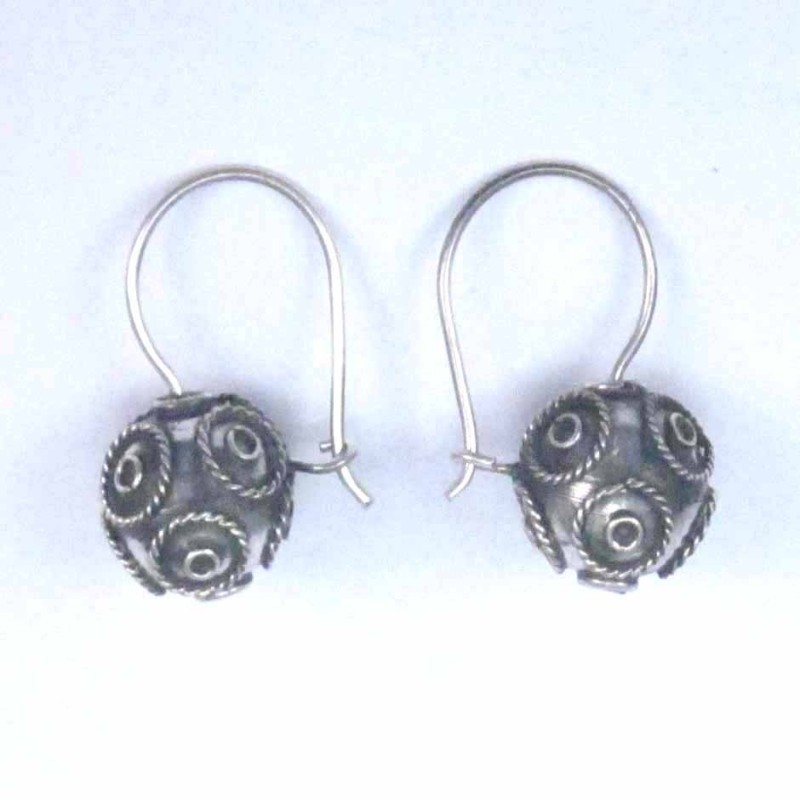 Earring round Hand Make
