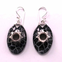 Earring Oval Black Shell
