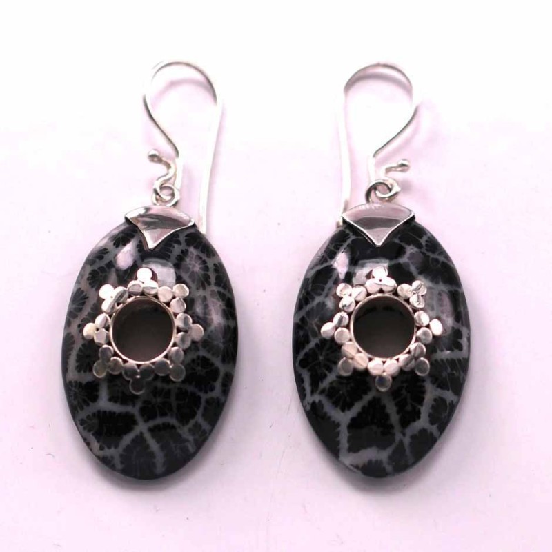 Earring Oval Black Shell