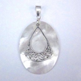 Pend. Oval MOP Shell