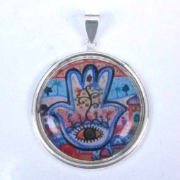 Pendant Round 28mm. Image Hand